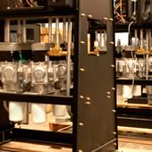 Gabinetes con componentes instalados