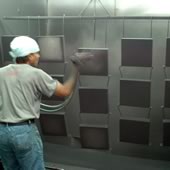 Aplicación de pintura a gabinetes metálicos